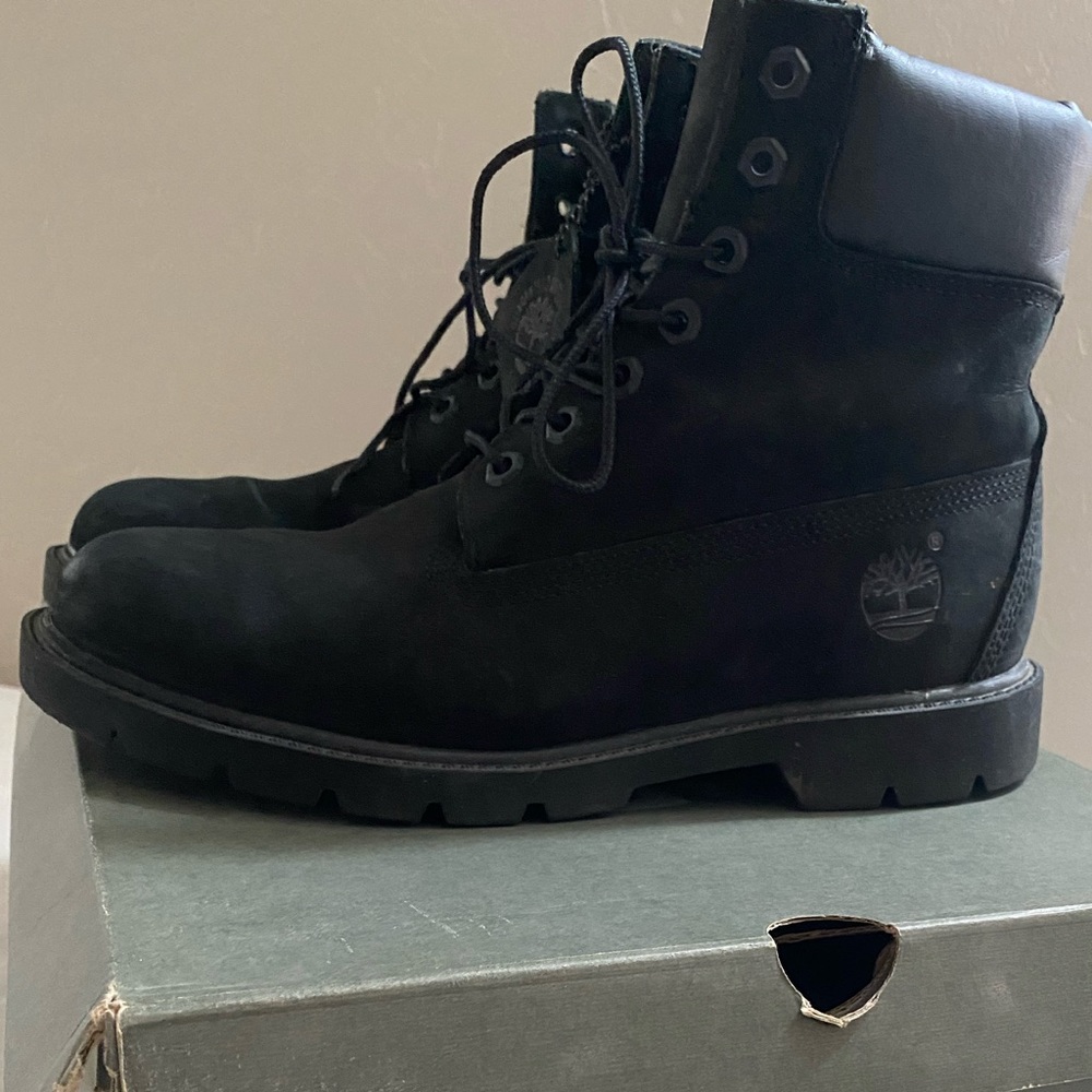 Water proof black Timberland bots
